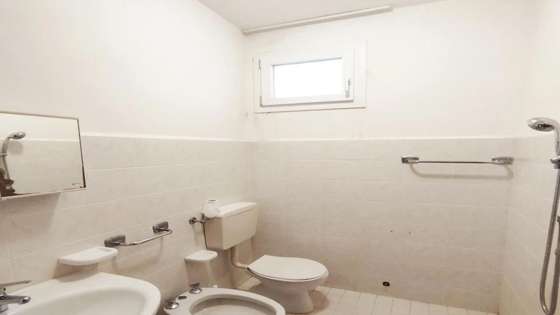 Bright And Cozy Apartment In 比比翁